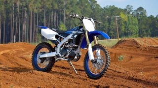 Action-Packed Yamaha Dirt Bike Wallpaper for Xiaomi Devices: HD