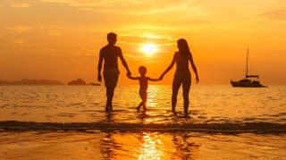 Ultra HD Desktop Backgrounds Featuring Sunset Family Scenes