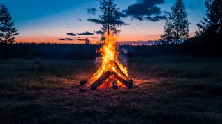 16:9 Aesthetic Campfire Wallpaper Ideal for HD Screens