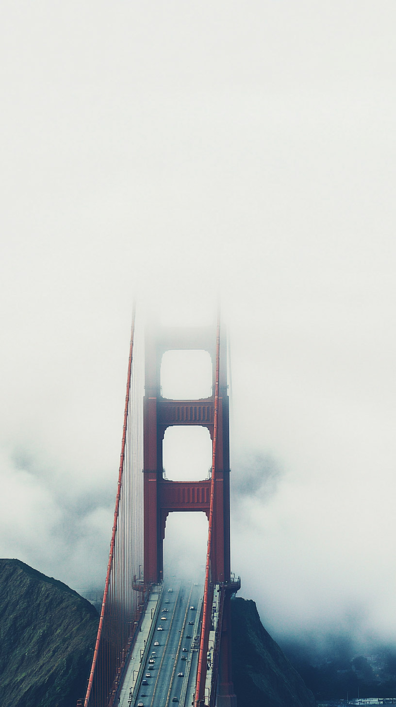 Golden Gate Bridge in Fog: High-Quality Mobile Pictures