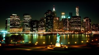 Ultra HD Statue of Liberty Wallpaper: Nighttime Splendor