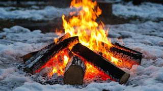 Cozy Winter Campfire Pictures: Free Stock Photos