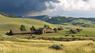 Yellowstone Ranch: 8K Ultra HD Wallpaper for Desktop